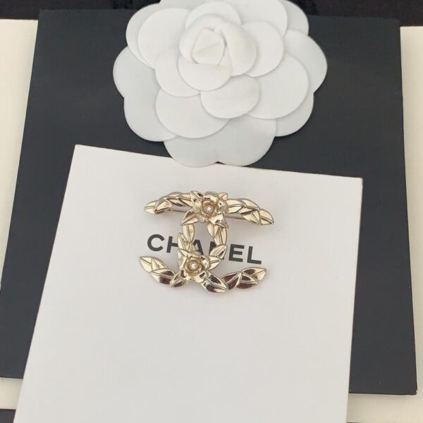 Chanel dernière broche cc à double pétale en or clair (FBAA)
