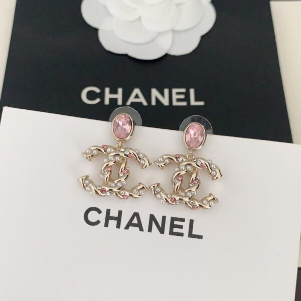 Les dernières boucles d'oreilles cc diamant rond rose + perle blanche de Chanel (F62C)