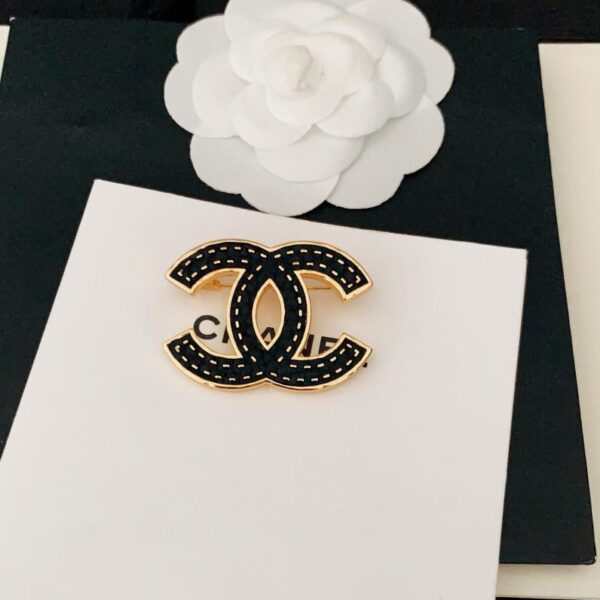 Chanel dernière broche noire (4035)