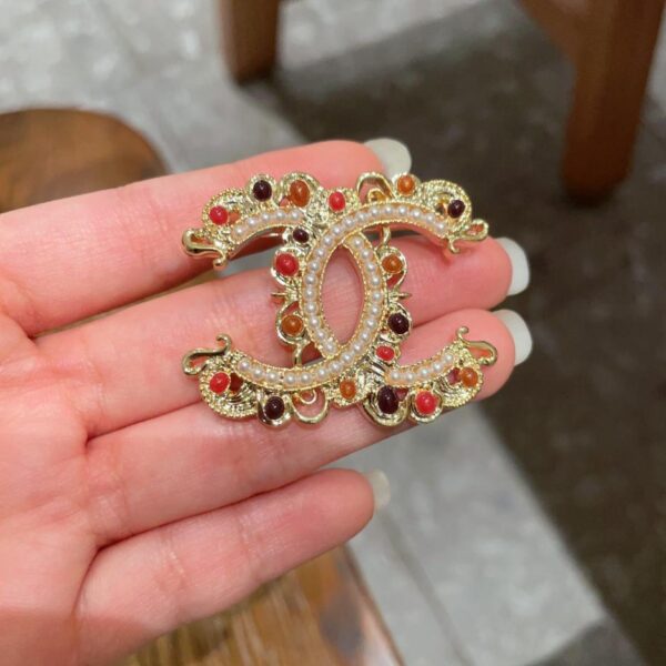 Dernière broche Chanel (8199)