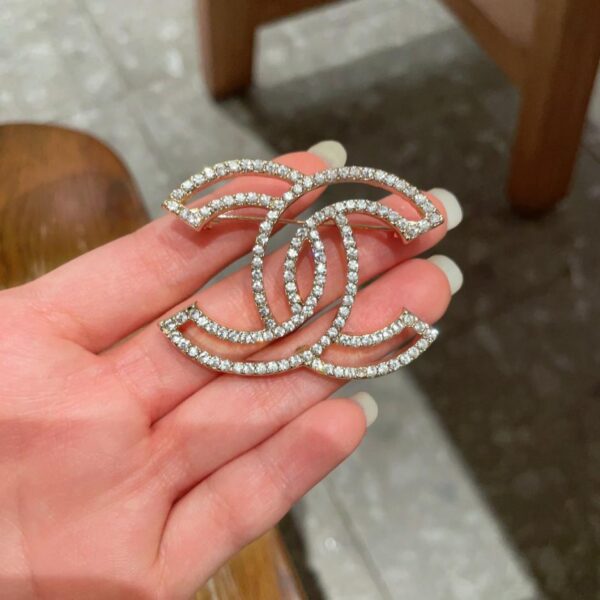 Dernière broche Chanel (FED6)