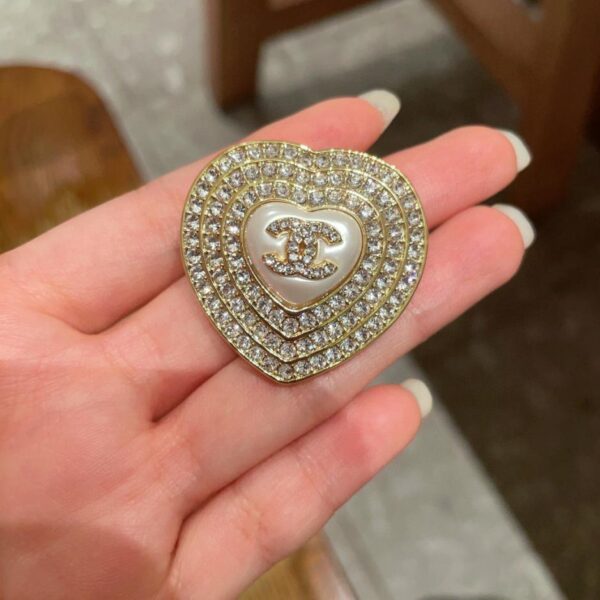 Broche Chanel neuve (A3E8)