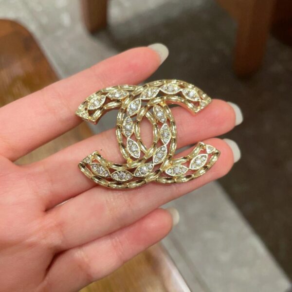 Broche Chanel contre-perle neuve Chanel (0A0F)