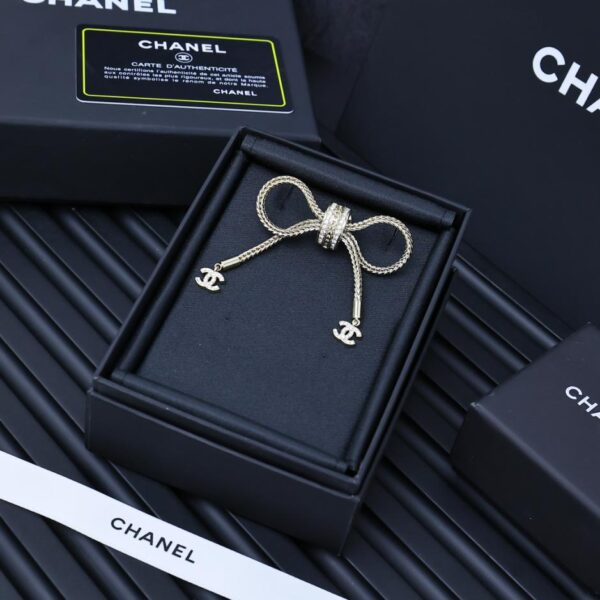 Broche double c avec chaîne à nœud pour la saison chaude de Chanel (F0EC)
