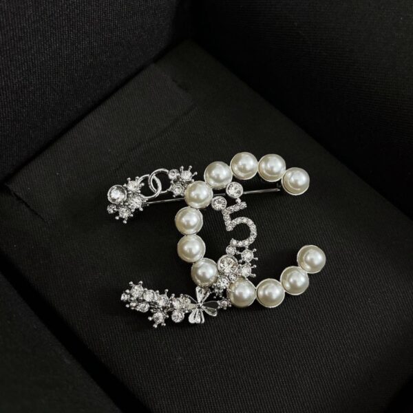 Broche perle florale Chanel (14D1)