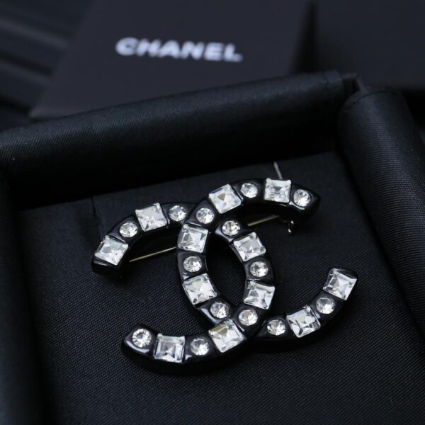 Broche double C en diamant acrylique Chanel (F081)