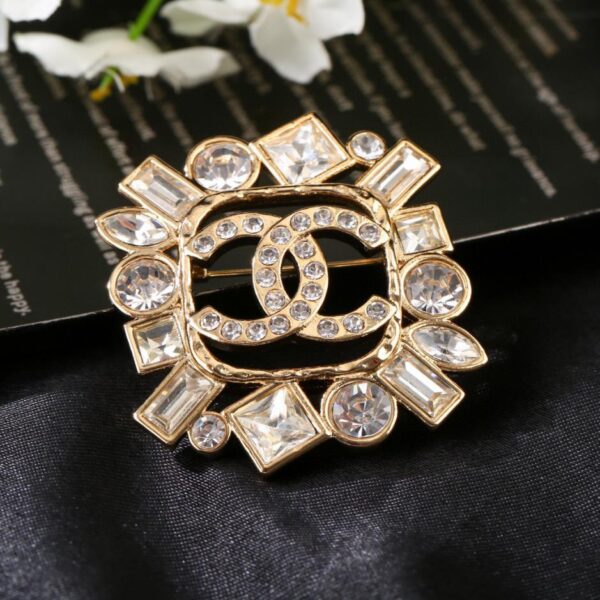 Broche Double C en diamant série automne et hiver Chanel (DF41)