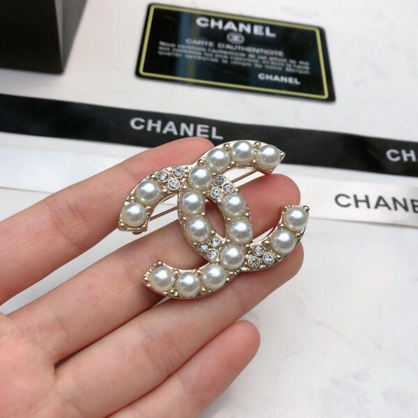 Broche Chanel neuve (A48A)