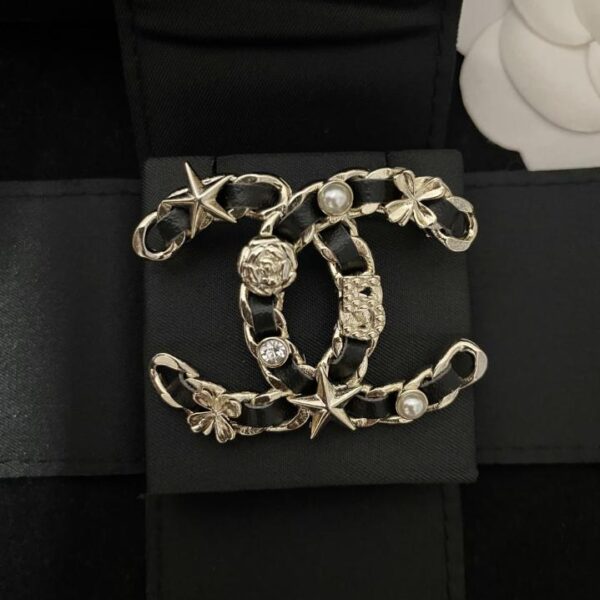 Broche CC diamant Chanel 5A avec perles (CA59)