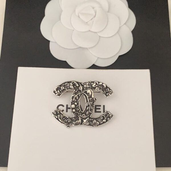 Chanel dernière broche cc en argent antique (2226)