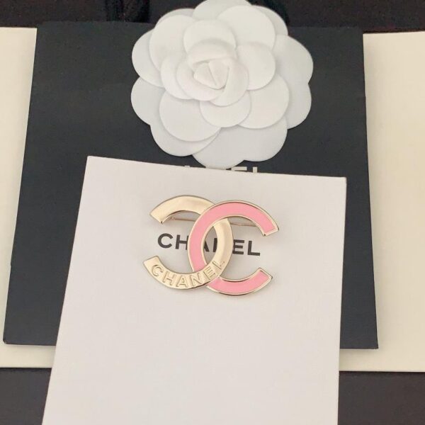 Chanel dernière broche rose lettre cc (E695)