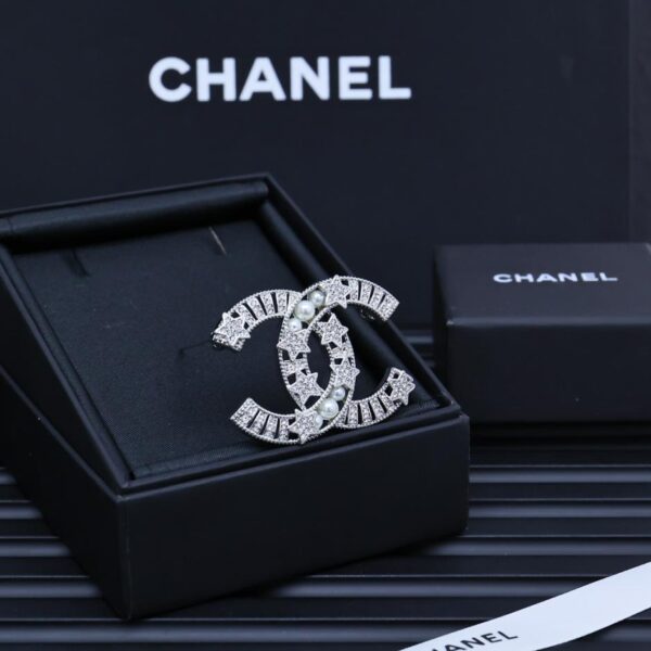 Broche perle étoile strass Chanel (CD90)