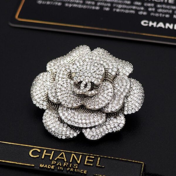Broche camélia diamant Chanel (9DB5)