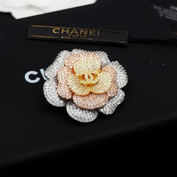 Broche camélia entièrement diamantée Chanel (FFFE)