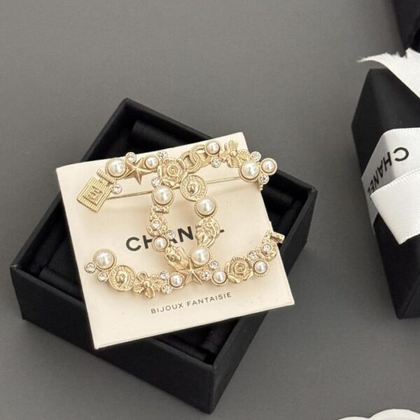Broche double C Chanel (9D4B)