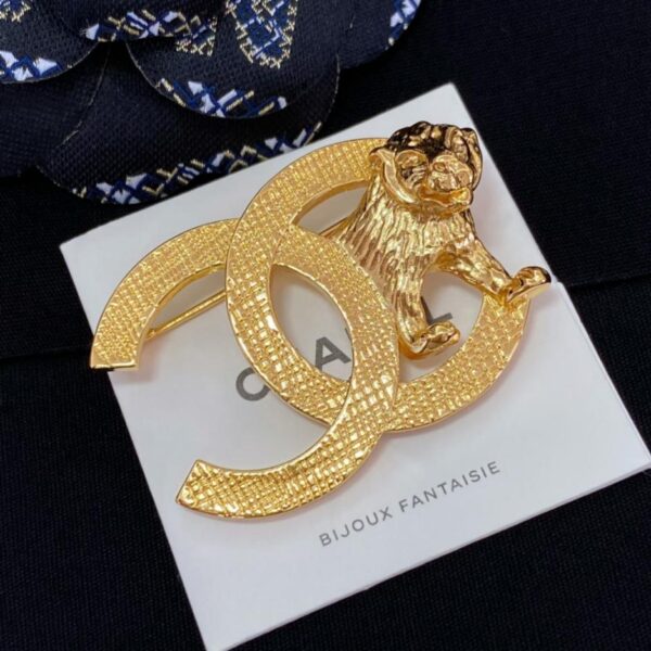 Broche lion en relief tridimensionnel Chanel (2036)