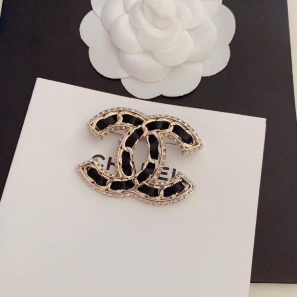 Chanel dernière broche cc en cuir noir (4931)
