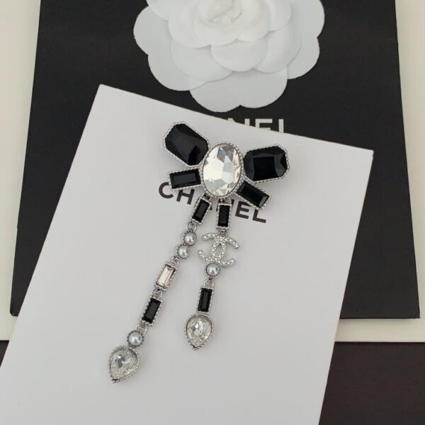 Chanel dernière broche nœud en diamant noir et blanc (92FC)