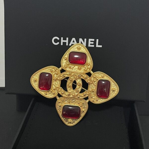 Broche style palais Chanel (E984)