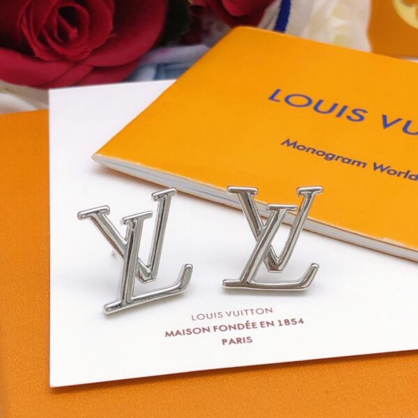 Dernières boucles d'oreilles lettre de Louuis Vuitton (7F8B)