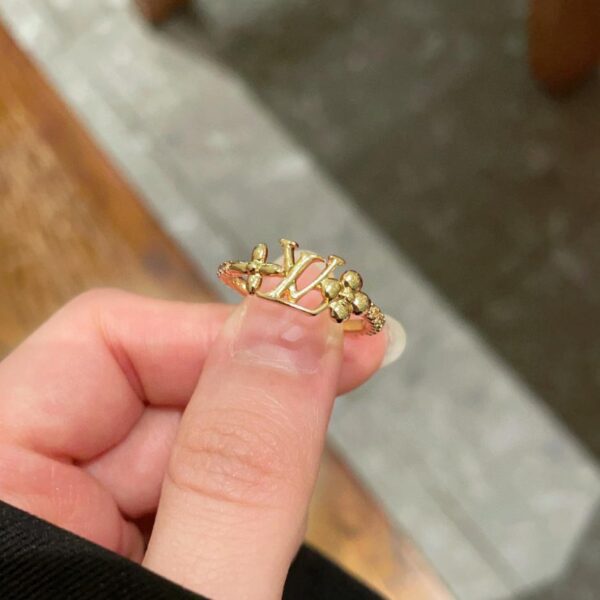 Bague lettre presbyte Louuis Vuitton (E54D)