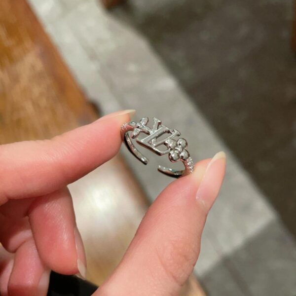 Bague lettre presbyte Louuis Vuitton (E630)