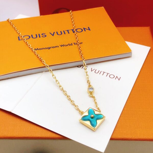 Louuis Vuitton dernier collier en nacre verte sprite (4378)