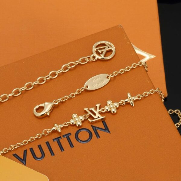 Collier lettre Louis Vuitton (AC42)