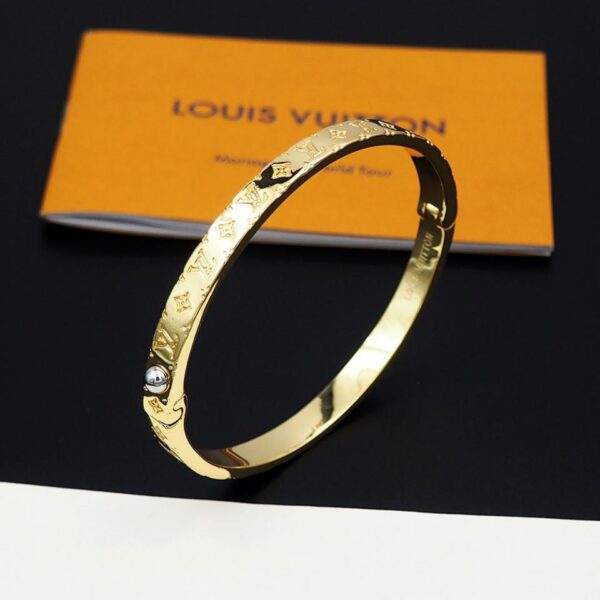 Le nouveau bracelet en laiton Nanogram de Louis Vuitton (01E5)