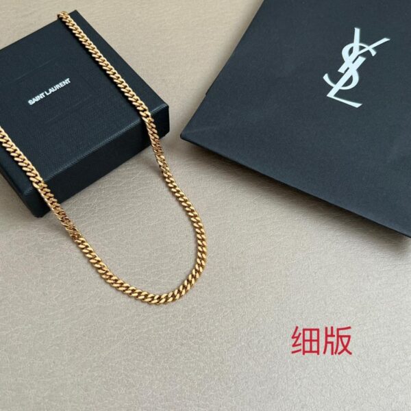 Collier fait main Yves Saint Laurent (XASB3)