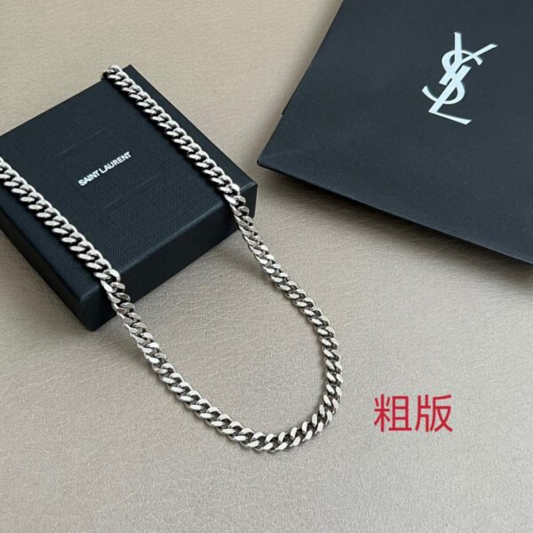 Collier fait main Yves Saint Laurent (XE4ML)