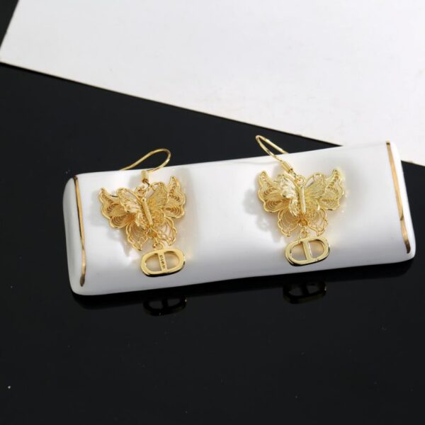Nouvelles boucles d'oreilles Dior (2SA4G)
