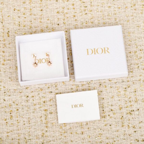 Boutique / Boucles d'oreilles étoile à huit branches, personnalisables en or véritable et diamants. Étoile des Vents réinterprète le motif classique de la rose des vents (20GDO).