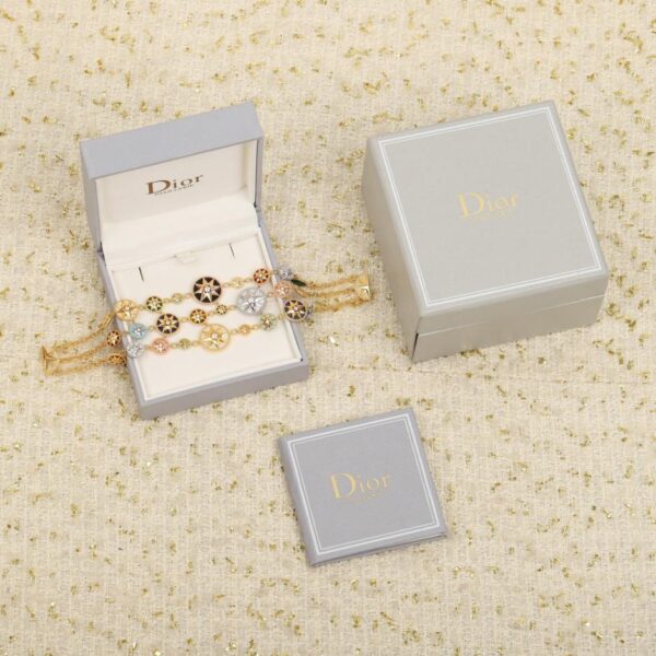 Boutique / Bracelet à trois rangs de pampilles, personnalisable avec de l'or véritable et des diamants. 【Collier ROSE DES VENTS】(L1BSW)