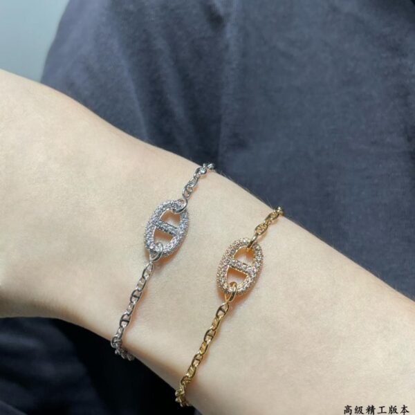 Boutique / Bracelet Hermès en or V, taille 16.17, serti de diamants et orné d'un nez de cochon (QIJ01). Fabrication haut de gamme.