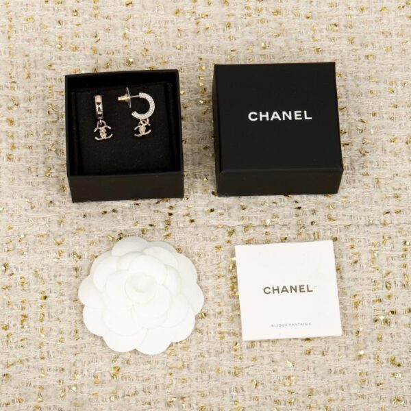 Boutique / Boucles d'oreilles Chanel tissées à boucle double C (43MDE)