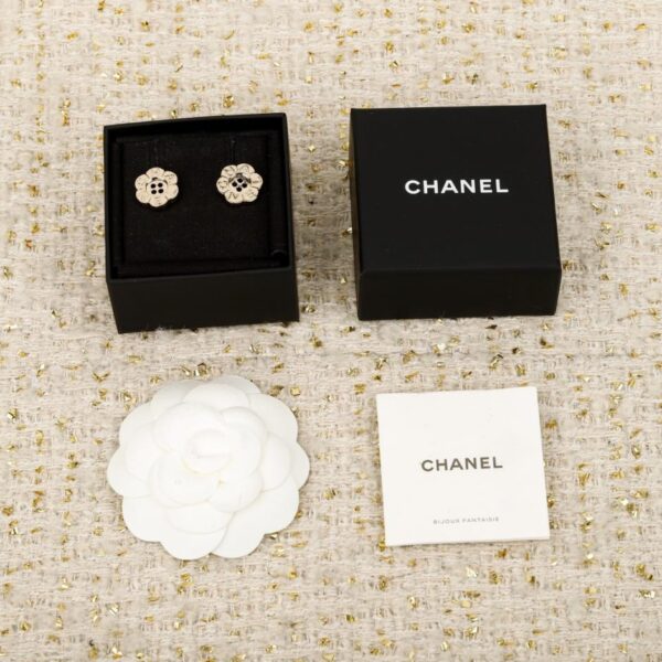 Boutique / 【Boucles d'oreilles Chanel en forme de bouton et de fleur】(CRV1G)