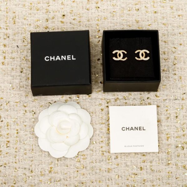 Boutique / 【Boucles d'oreilles Chanel demi-diamant double C】(UG9G1)