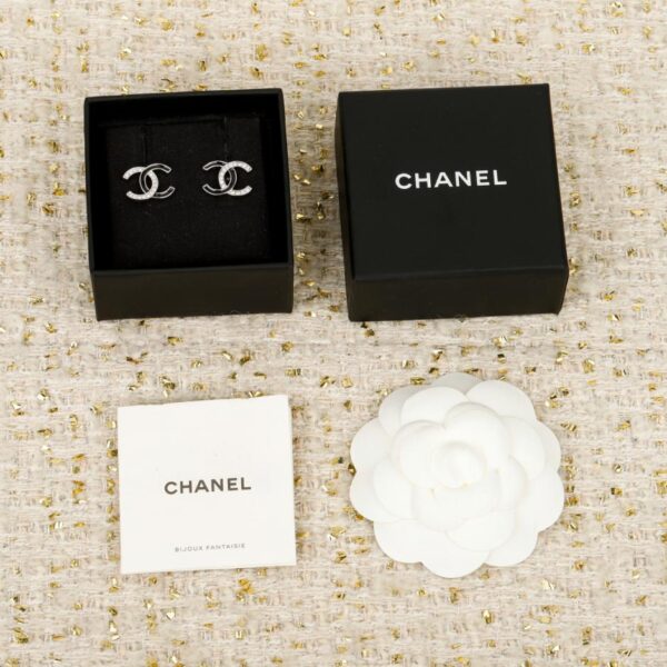 Boutique / 【Boucles d'oreilles Chanel noires à double C et demi-diamant】(0HQUA)