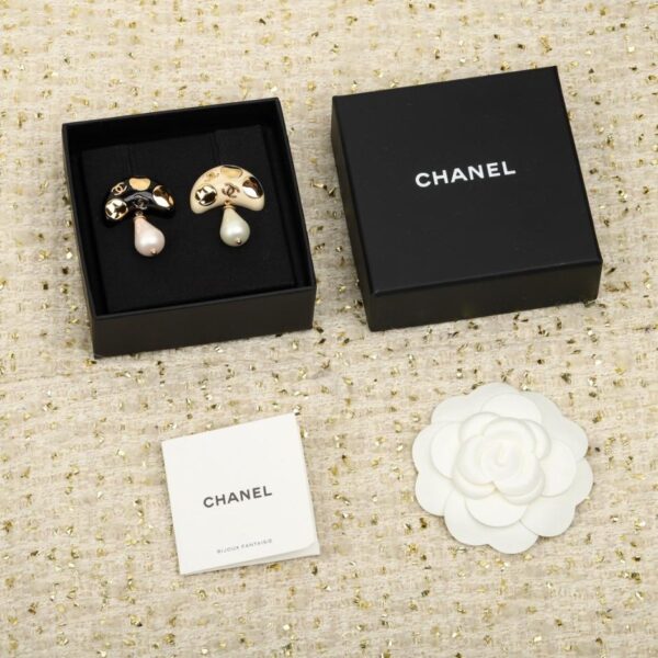 Boutique / 【Broche champignon Chanel 23c】(20 LAZ)