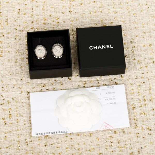 Boutique / 【Boucles d'oreilles Chanel 25s argentées effet miroir】(BFVOZ)
