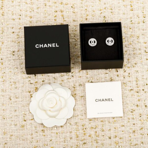 Boutique / 【Boucles d'oreilles Chanel rondes en argent avec double C serties de diamants】(3O92C)