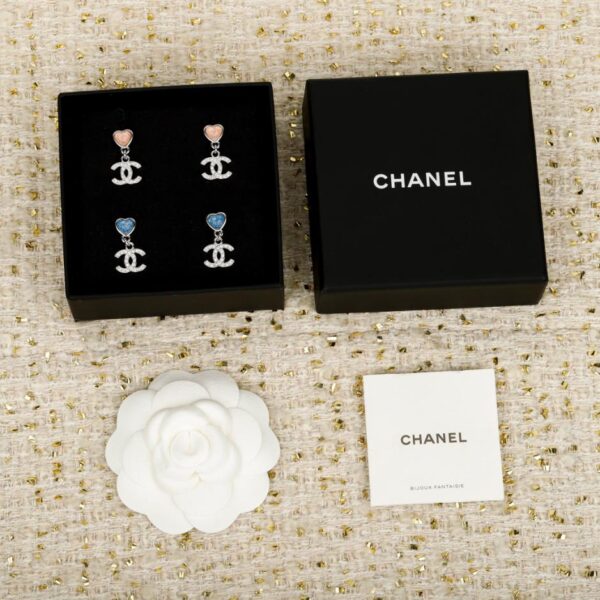 Boutique / 【Boucles d'oreilles Chanel roses et bleues en forme de cœur avec double C】(Z8JNY)