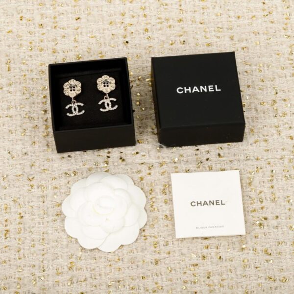 Boutique / 【Boucles d'oreilles Chanel Double C bouton fleur entièrement serties de diamants】(GQW6Y)