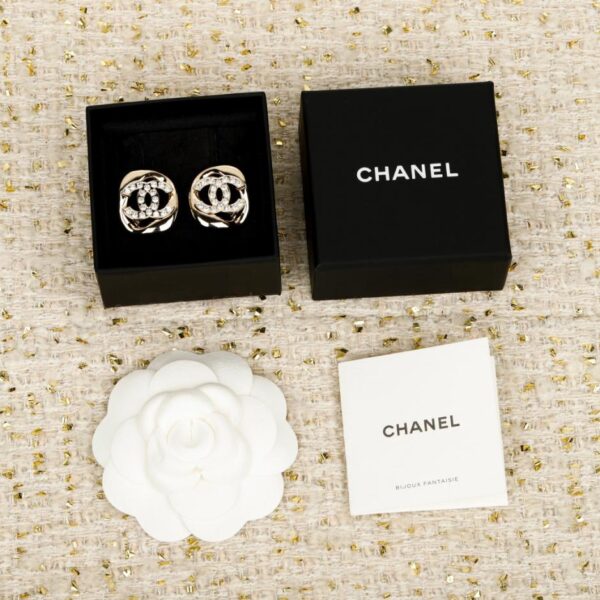Boutique / 【Boucles d'oreilles carrées ajourées Chanel】(T3KK1)