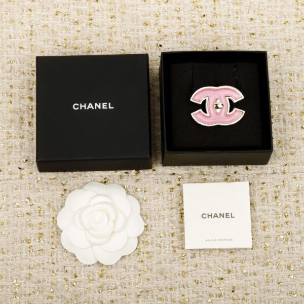 Boutique / 【Broche double C avec fermoir de sac rose Chanel 25B】(8V0SW)