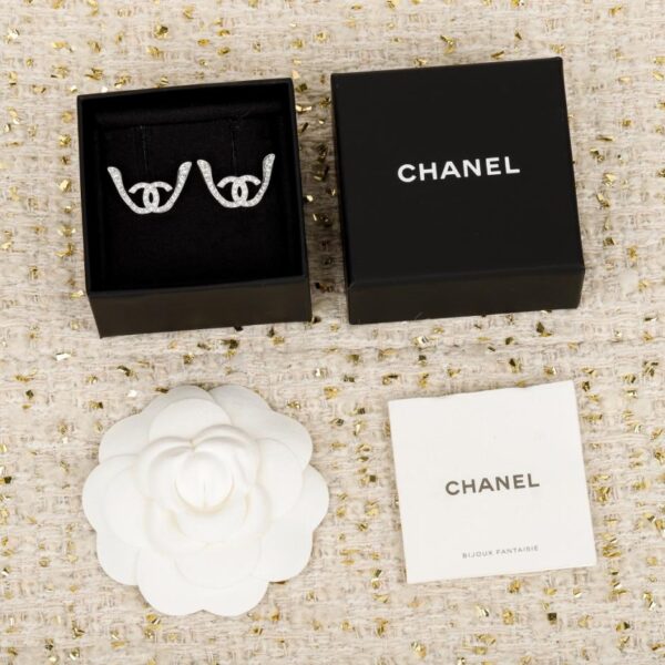 Boutique / 【Boucles d'oreilles Chanel Wings Double C serties de diamants】(9JW01)