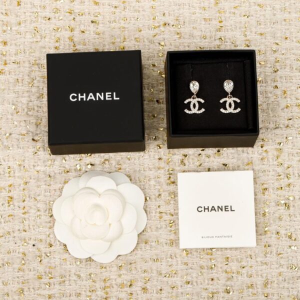 Boutique / 【Boucles d'oreilles à clip Chanel 25A en forme de larme avec strass et double C】(O1U1D)