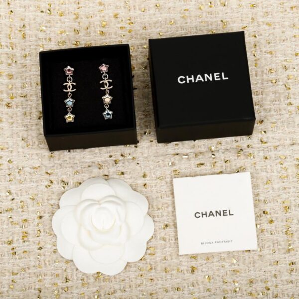 Boutique / 【Boucles d'oreilles Chanel Double C en diamant arc-en-ciel à cinq branches】(ZAV44)