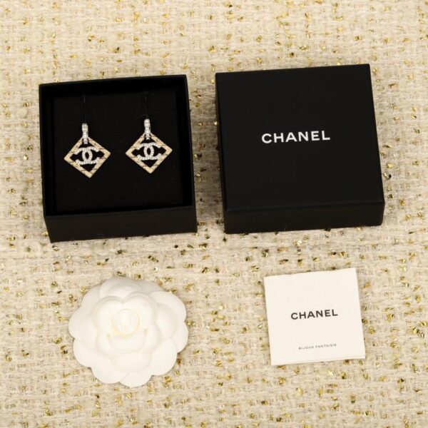 Boutique / 【Boucles d'oreilles Chanel matelassées double C】(N2N5I)